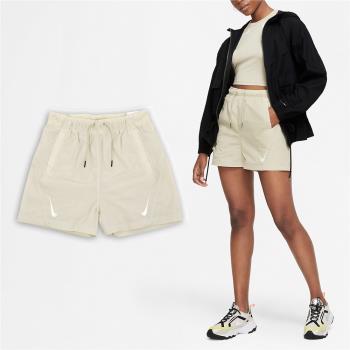 Nike 短褲 NSW Swoosh Shorts 女款 米白 抽繩 雙勾 尼龍 刺繡 褲子 DD5593-206