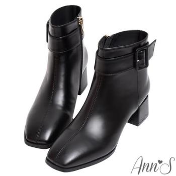 Ann’S防潑水材質-米蘭達經典釦帶粗低跟短靴5cm-黑(版型偏小)