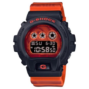 【CASIO】卡西歐 G-SHOCK 科幻扭曲 DW-6900TD-4 200米防水電子錶 三眼運動錶 黑/橘