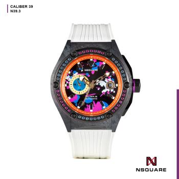 【NSQUARE】MultiColored 多彩多姿 系列 碳纖維 44mm 自動機械錶 躍動白 G0543-N39.3