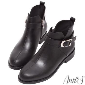 Ann’S史黛拉-訂製釦帶V型顯瘦曲線平底短靴3cm-黑