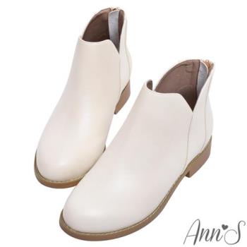 Ann’S克里西-素面側邊拼接顯瘦V口平底短靴3cm-米