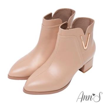 Ann’S防潑水材質-薇拉訂製V金屬雙車線粗低跟尖頭短靴4.5cm-杏(版型偏小)
