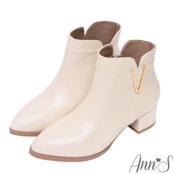 Ann’S防潑水材質-薇拉訂製V金屬雙車線粗低跟尖頭短靴4.5cm-米白(版型偏小)