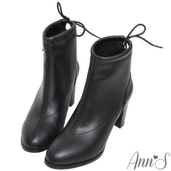 Ann’S 維多利亞-後綁帶素面彈力皮革高跟短靴7cm-黑(版型偏大)