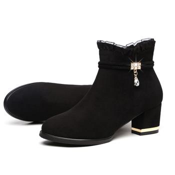 JP Queen New York 歐美時尚蕾絲邊水鑽粗跟百搭短靴(黑色)