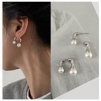 梨花HaNA 韓國Downton一款兩戴．時髦法式雙面珍珠銀管耳環