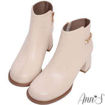 Ann’S克莉斯朵-穿皮鍊粗跟圓頭短靴5.5cm-米白