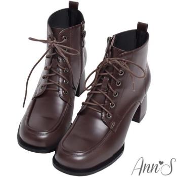 Ann’S防潑水材質-卡嫚 立體縫線綁帶圓頭粗跟短靴5.5cm-深咖