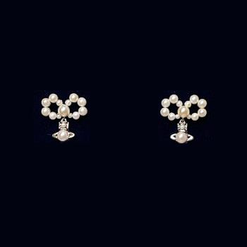 【Vivienne Westwood】品牌LOGO 蝴蝶結珍珠耳環-銀色/白色 6203008602P103 P103