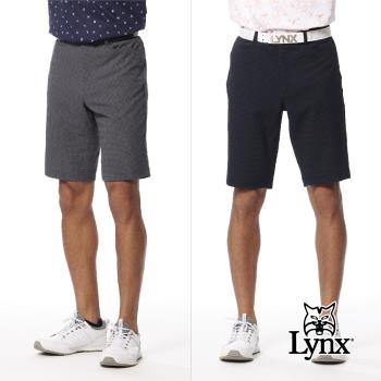 【Lynx Golf】男款日本進口面料泡泡布造型透氣舒適經典格紋後袋山貓繡花平口休閒短褲-灰格色