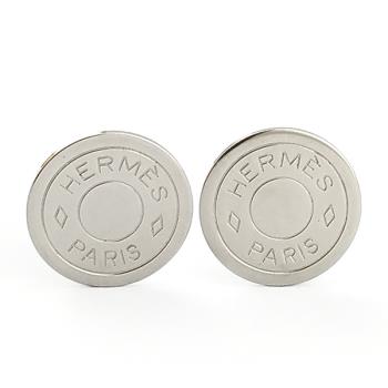 九成新展示品--HERMES 銀色簍空刻字金屬圓釦夾式耳環