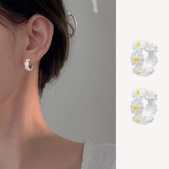 【Emi艾迷】韓系清新小雛菊環繞 925銀針 耳環 耳扣