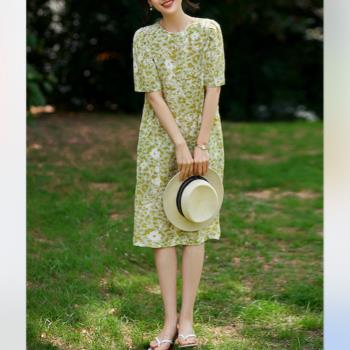 AKARA 防曬 涼感 大碼 女裝 中大服飾 日系綠野碎花五分袖舒適裙連身洋裝