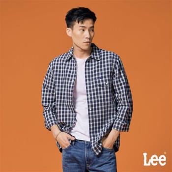 Lee 男款 寬鬆版 LOGO皮牌 後領系列刺繡 左胸口袋 格紋 長袖休閒襯衫 | 101+