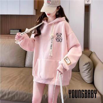 【YOUNGBABY中大碼】刺繡小熊袖口布標加絨加厚連帽T 中大尺碼女裝