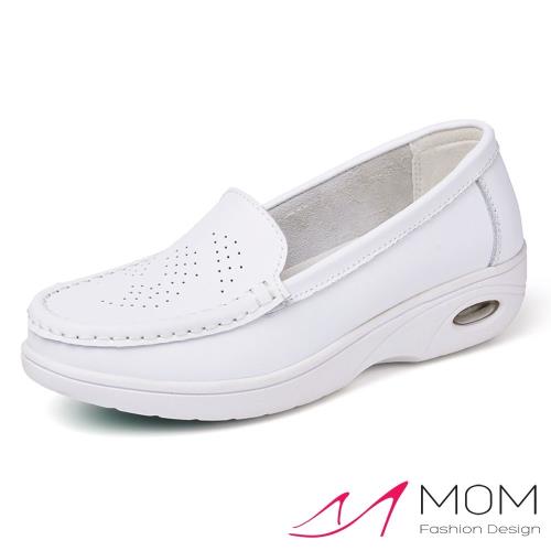 【MOM】全真皮舒適素面白色透氣沖孔防滑氣墊機能護士鞋(白)
