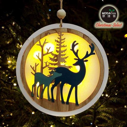 摩達客-木質彩繪麋鹿中型夜光圓形聖誕吊飾(LED電池燈)YS-HD190020
