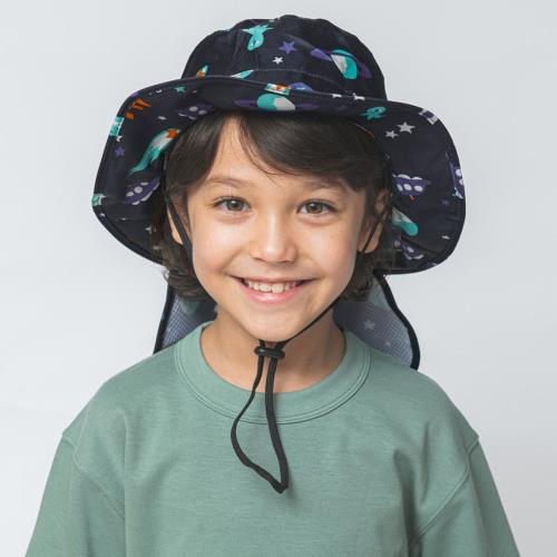 日本Wpc. W061 太空探險L 兒童超輕量抗UV防曬+防雨透氣帽 護頸可收 (WKHL)