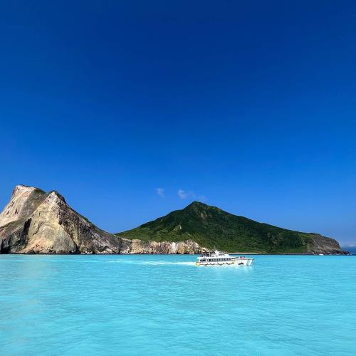 登龜山島賞牛奶海吃海鮮住湯屋二日遊 (兩人一室) 單人劵