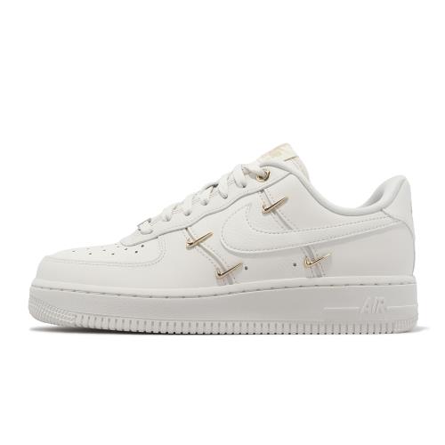 Nike 休閒鞋Wmns Air Force 1 07 LX 米白金屬勾勾女鞋炫雅AF1 FV3654