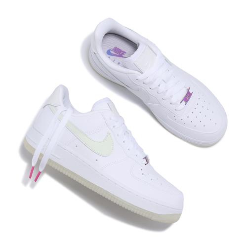 Nike 休閒鞋Wmns Air Force 1 07 LX 女鞋白皮革紫外線變色AF1 經典